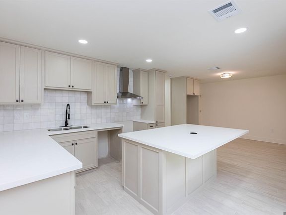 3rd image of 1345 Michigan Ave