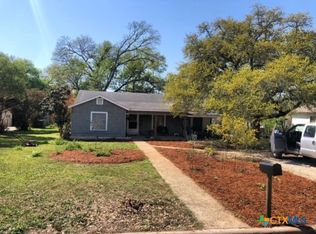 818 S Laurel Ave, Luling, TX 78648