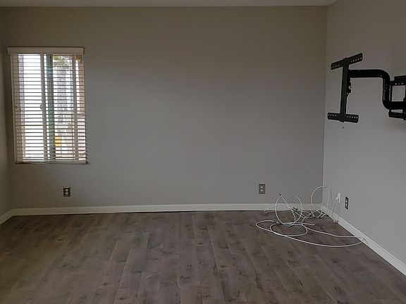 3rd image of 1319 Seal Way
