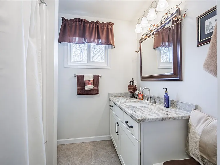 7497 Lake Ave — Photo 13