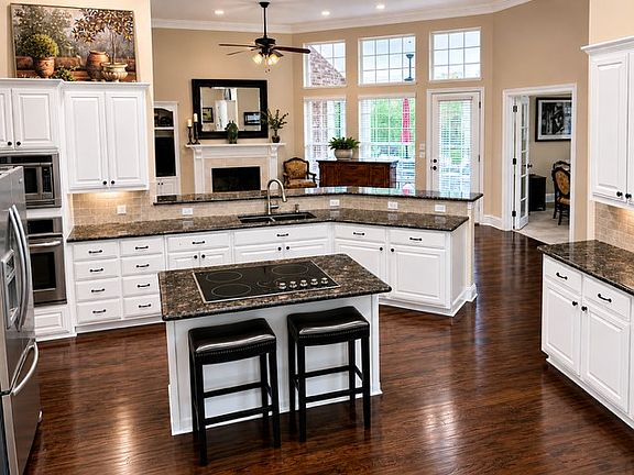 2nd image of 701 Crabapple Way