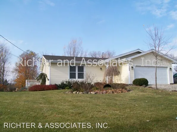 11566 N Shore Dr, Whitmore Lake, MI 48189