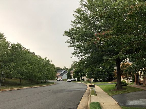 4th image of 5557 Rockpointe Dr