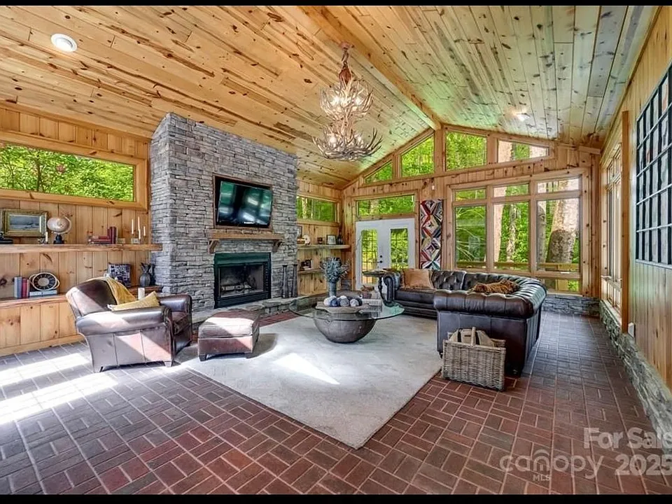87 Old Cabin Cv