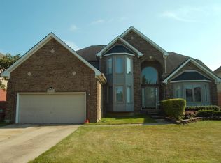 16938 Country Club Dr, Macomb, MI 48042