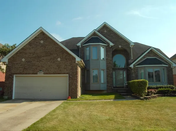 16938 Country Club Dr, Macomb, MI 48042