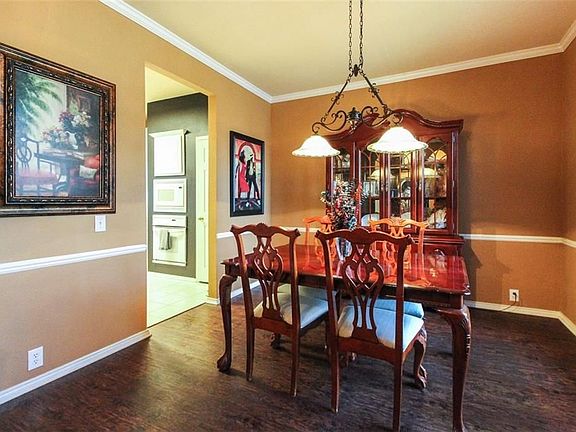 4th image of 2301 Killarney Dr