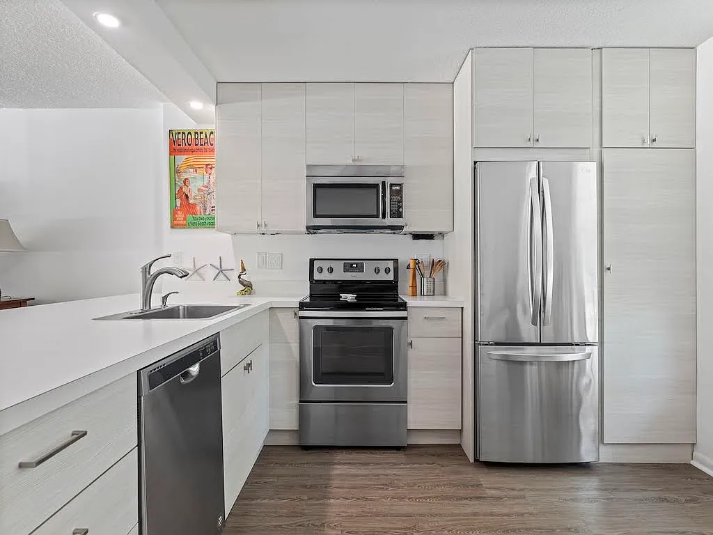 2 bed, 1200 sqft, $5,500 — Photo 2
