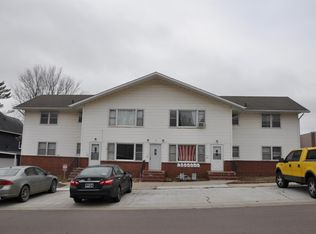 725 N Lincoln Ave, Madison, SD 57042
