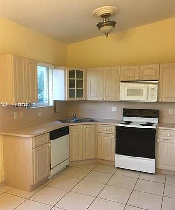 4th image of 8000 W 28th Ct Unit 208