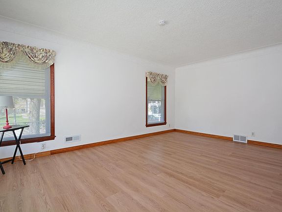 5th image of 2122 30th Ave N