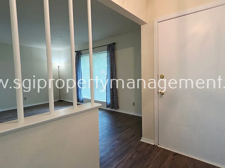 738 Kingswood Ave — Photo 3