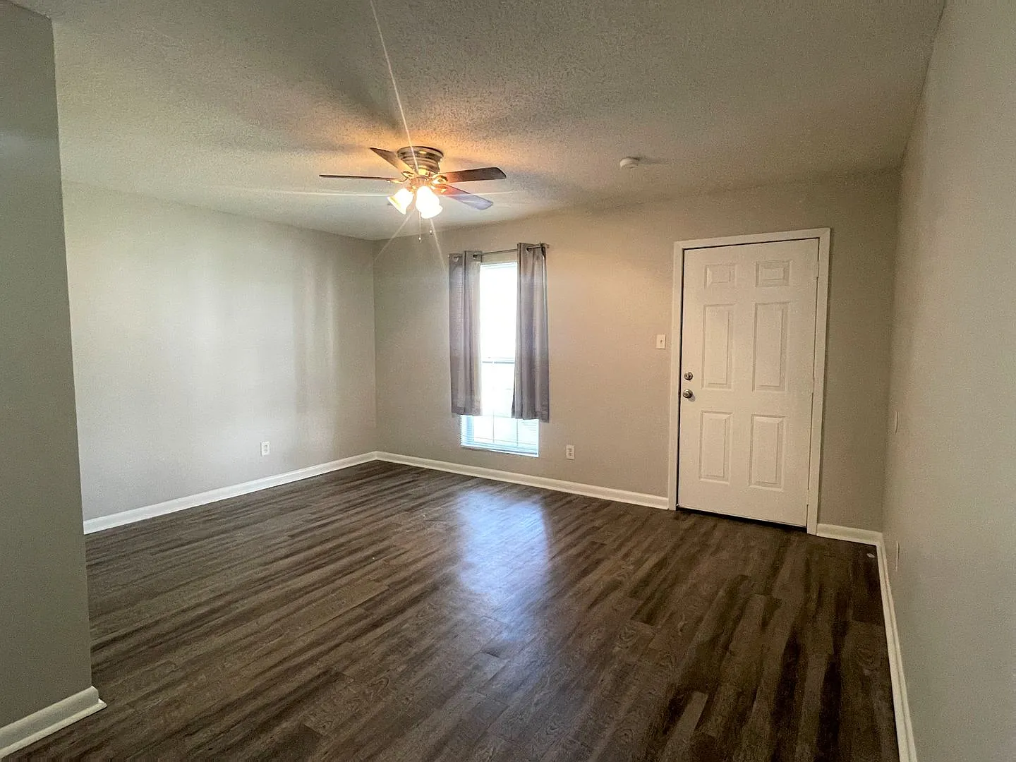1b/1b Apartment Available - All Bills Paid - Half Off First Month Rent!! — Photo 3