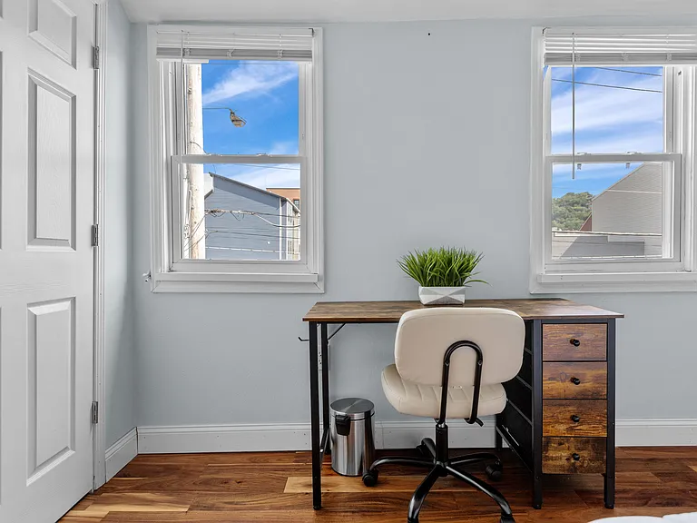 607 Foreland St — Photo 4