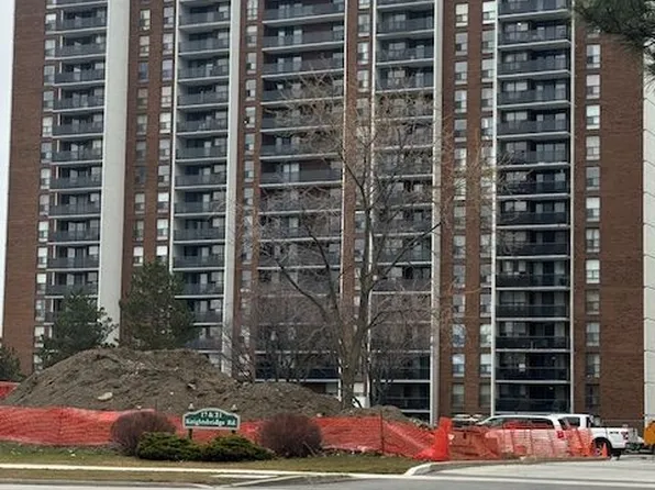 21 Knightsbridge Rd #805, Brampton, ON L6T 3Y1