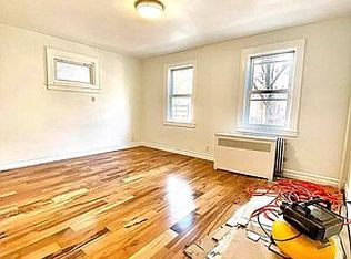 2052 27th St #2, Astoria, NY 11105