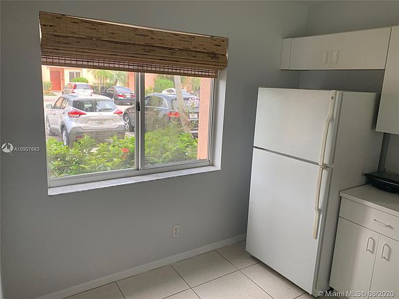 5th image of 634 NW 208th Dr #634