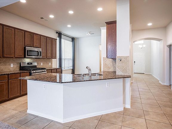 4th image of 5024 Birchwood Dr