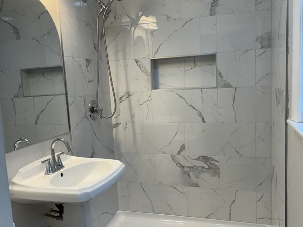 38 6th St #38B, Lowell, MA 01850