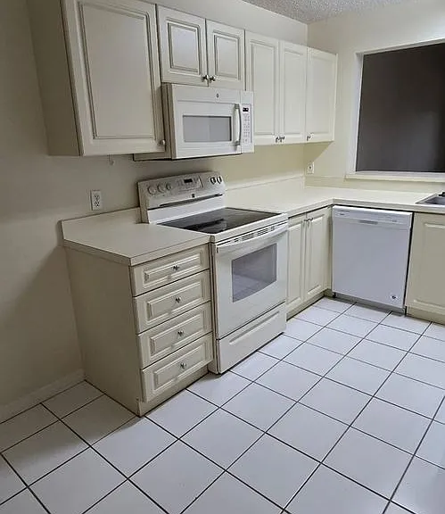 240 Timber Lake Cir #D202 — Photo 6