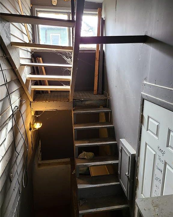 Building Photo 4