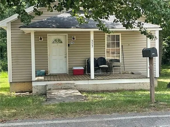 313 Lakeside Dr, Westminster, SC 29693