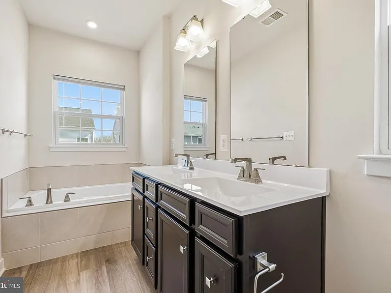 16328 Fife Way — Photo 12