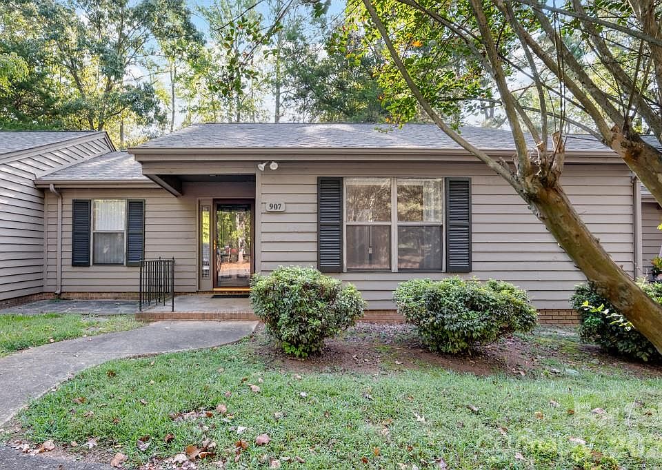 1st image of 907 Cranberry Cir #26-B