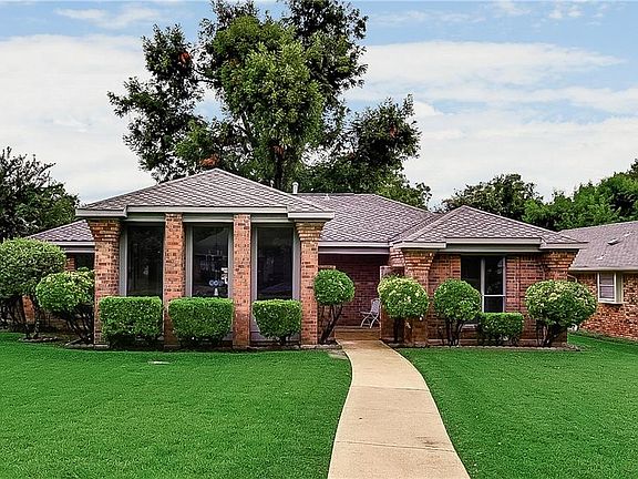 3rd image of 3404 Woodbridge Dr