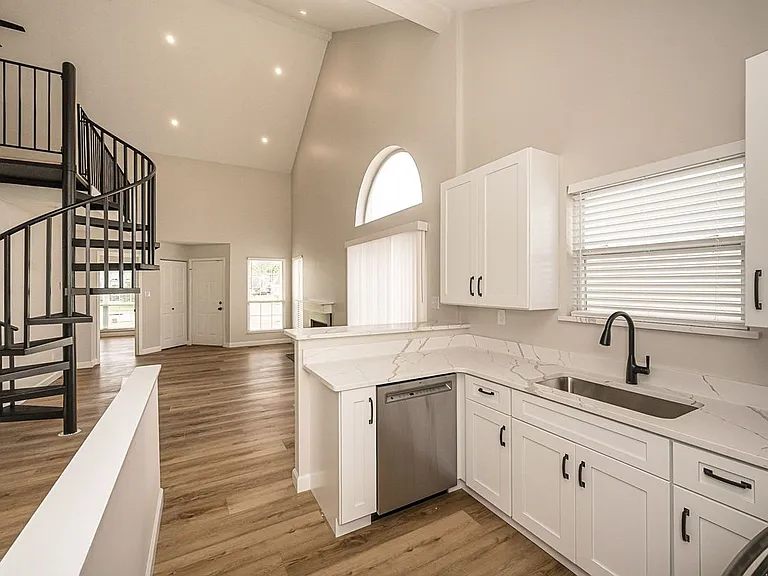 2666 Liberty Gardens Dr — Photo 4