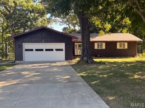 309 Lakewood Dr, Hillsboro, IL 62049