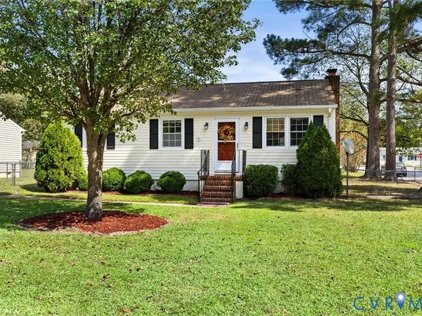 393 Red Oak Dr, Hopewell, VA 23860