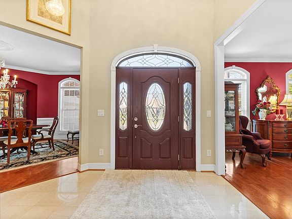 3rd image of 1077 Links Dr.