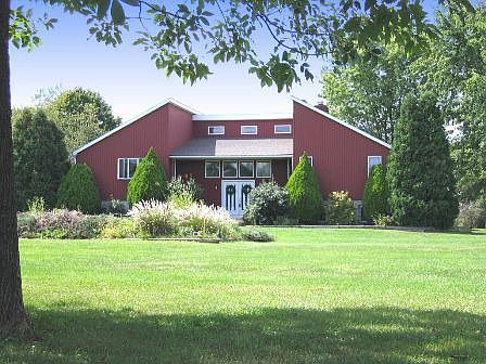 Immaculate Comtemporary Home with over 4000 SQFT