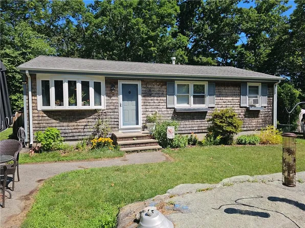 17 Tall Oaks Ct, Johnston, RI 02919