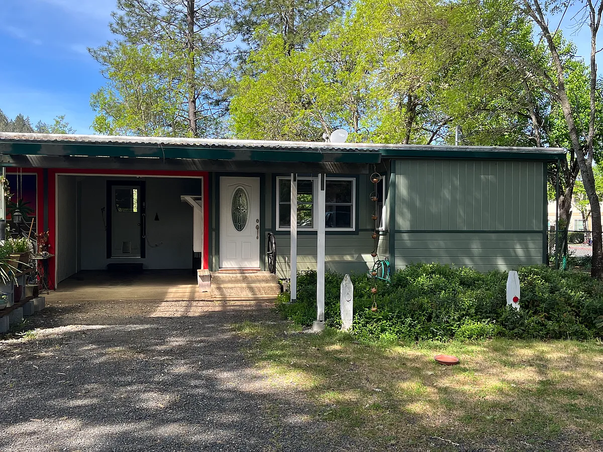Photo 1 of 10 - 21550 Locust St #C - Willits, CA Primary Photo - 21550 Locust St #C