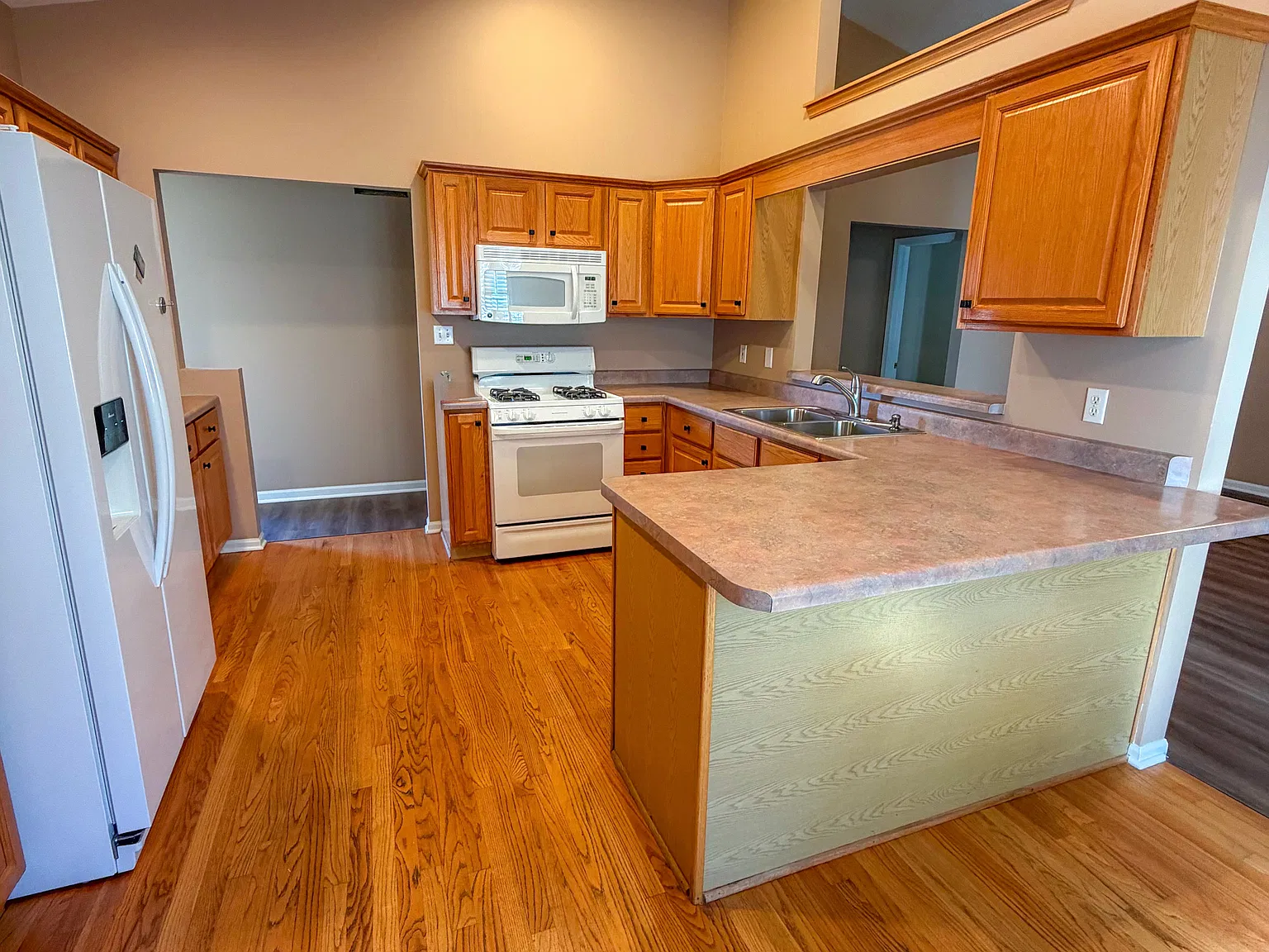2 bed, 1300 sqft, $1,850 — Photo 2