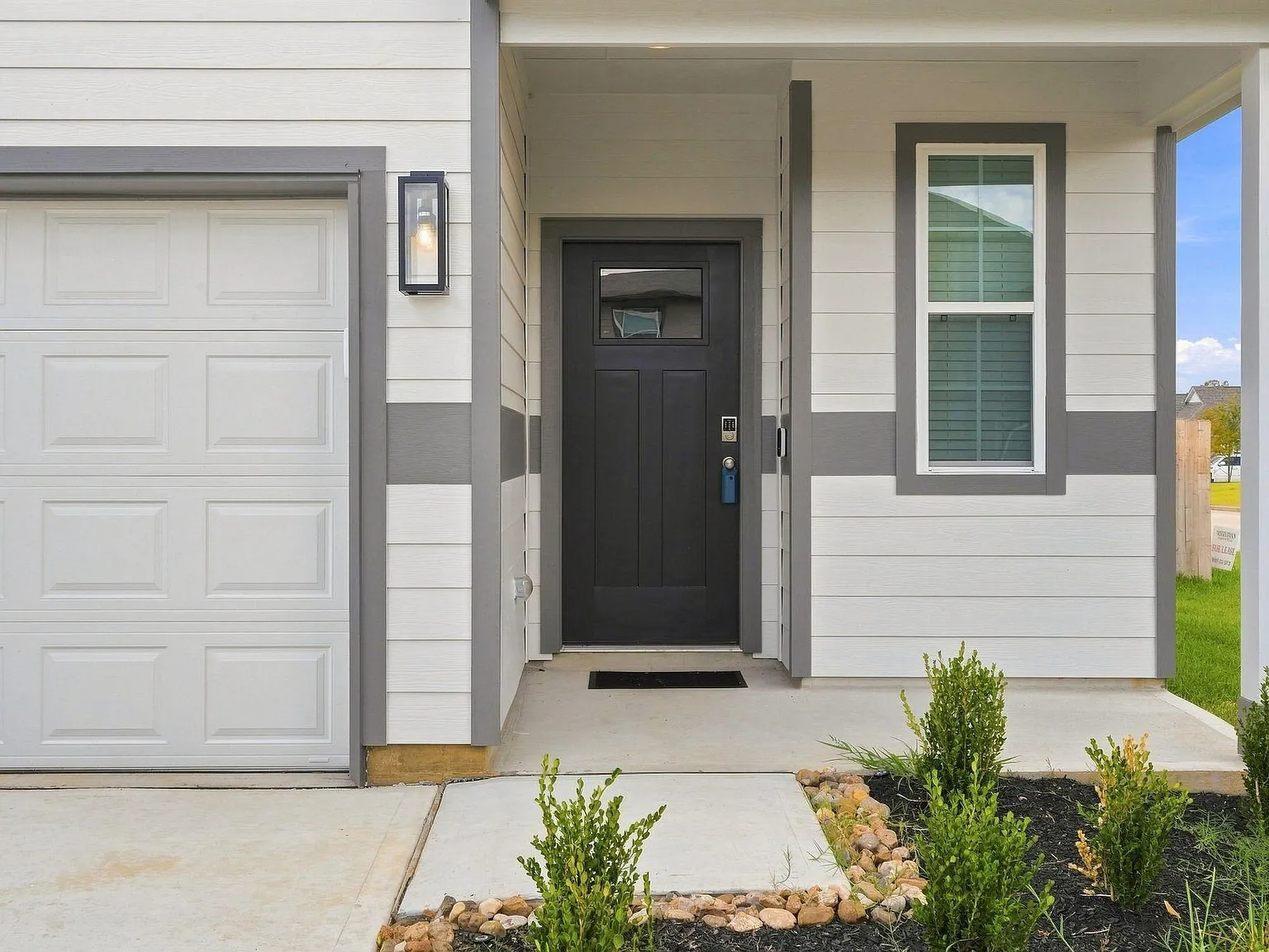4 bed, 2.5 bath, 2111 sqft, $2,200 — Photo 3
