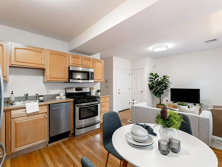 296 W 3rd St #20 — Photo 6
