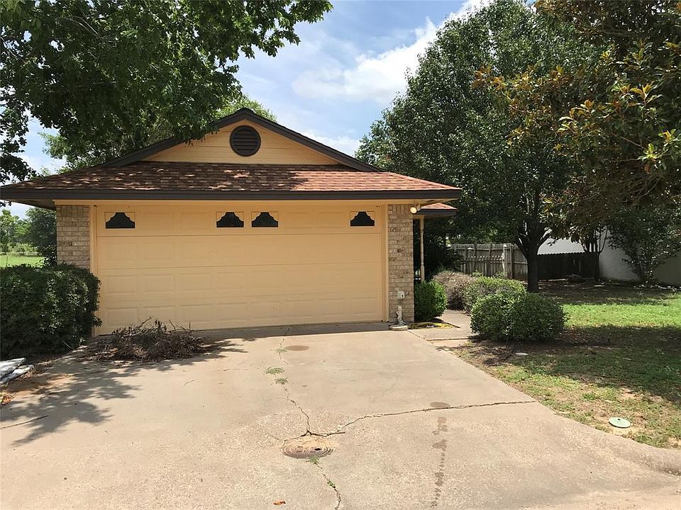 1st image of 701 Cherry Dr