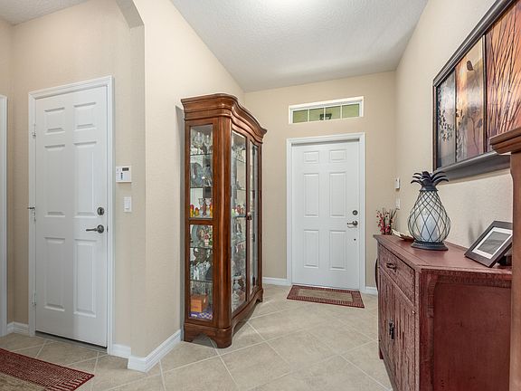 5th image of 577 SW Sun Cir
