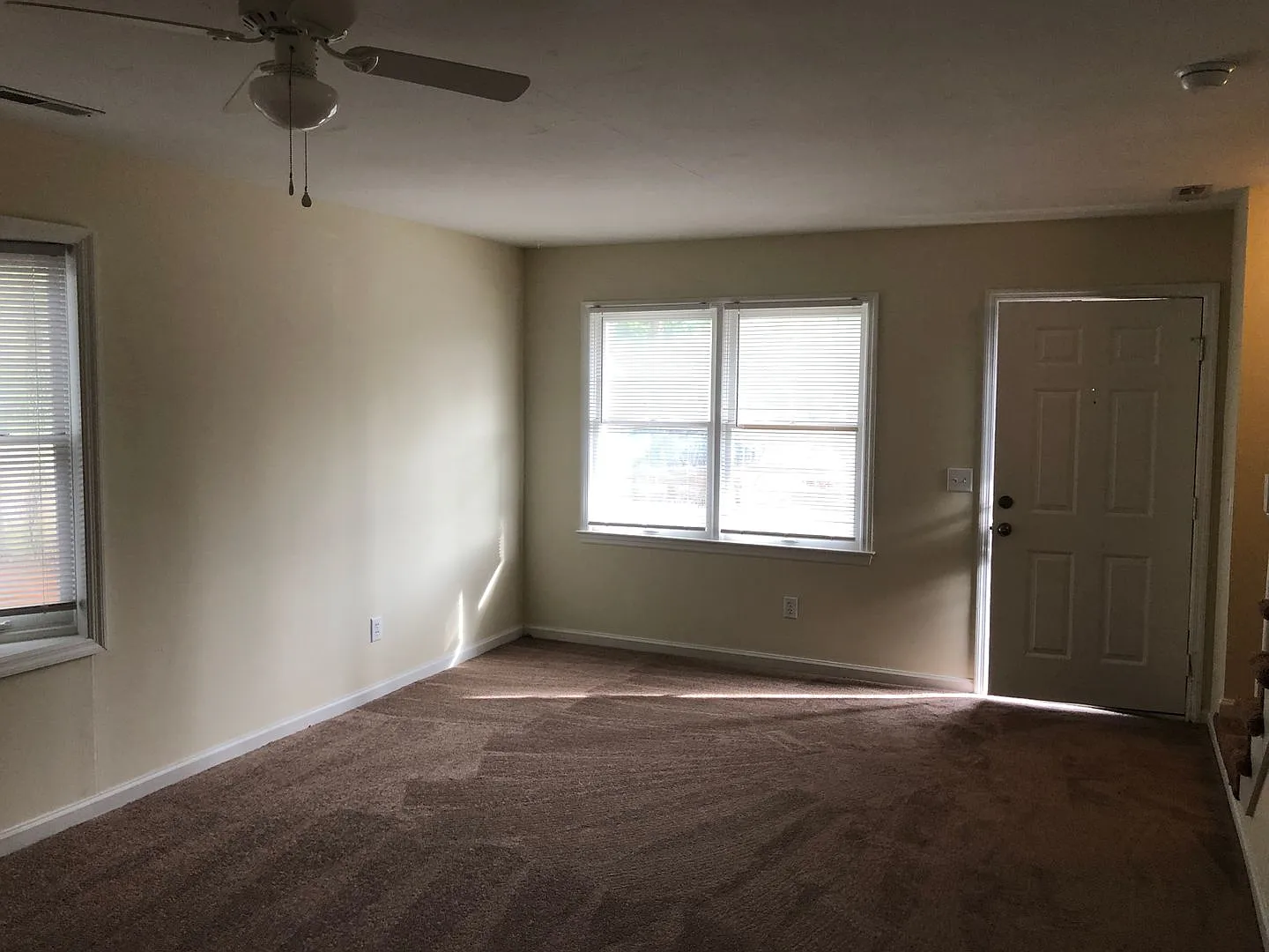 2 Bedroom 1.5 Bathroom Townhouse — Photo 3