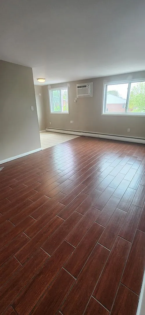 Taylor Court Apartments — Photo 4