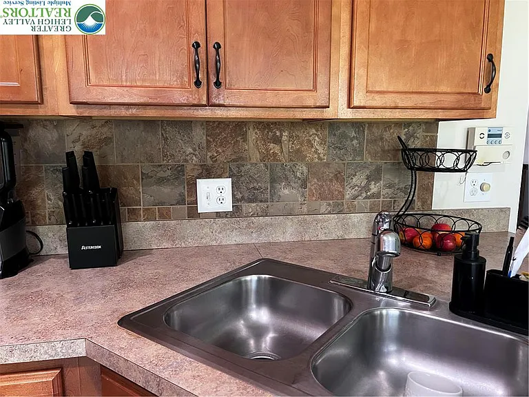 8549 Gateway Rd — Photo 12
