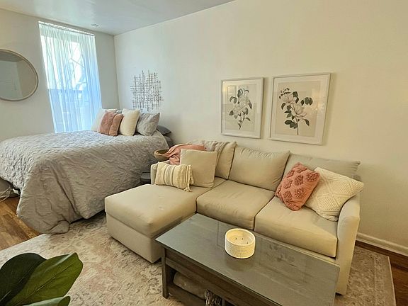 3rd image of 247 E 52nd St APT 4D