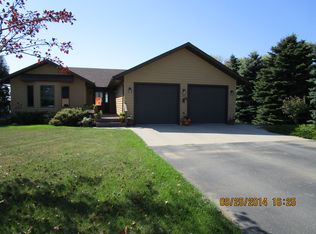 204 Lake View Dr, Devils Lake, ND 58301