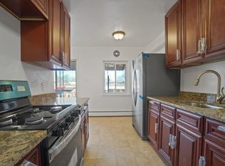 1071 E 233rd St, Bronx, NY 10466