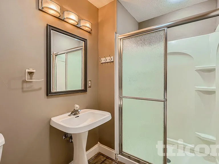 7429 Chesham Ln — Photo 17