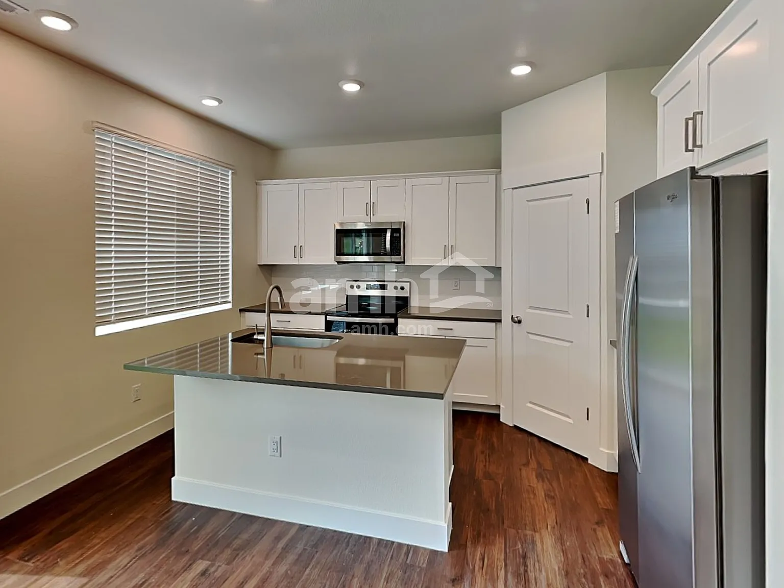 3 bed, 2.5 bath, 1766 sqft, $3,375 — Photo 3