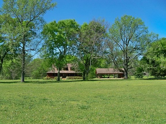 View of home front/carport